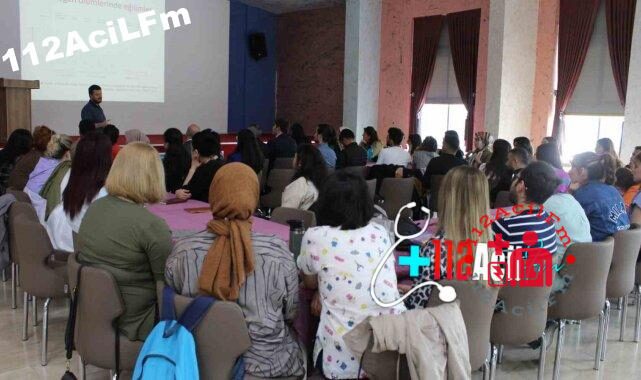 Iğdır'da sağlık personeline Yenidoğan canlandırma eğitimi (NRP) veriliyor.