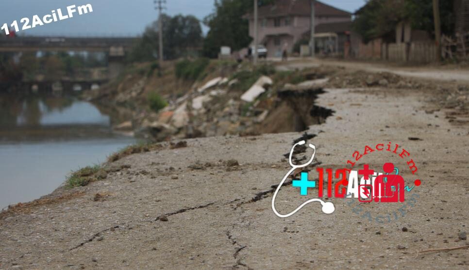 Düzce Merkeze bağlı Bahçeköyü’nde, bölgedeki 13 köyü hem birbirine hem tarım arazilerine bağlayan bağlantı yolu, temmuz ayında meydana gelen sel nedeniyle yıkılmıştı.