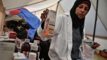Gazzeli Doktor,Filistinlileri Kurduğu Çadırda tedavi ediyor !