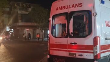 Diyarbakır'da Yine Bir Ambulansı Zarar Verildi ! Camını meyve kasası ile kırdı..