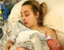 Ebony Stevenson geçirdiği bir kaza nedeni ile komaya girdi. 4 gün sonra uyandığında ise doğum yaptığını öğrendi.
